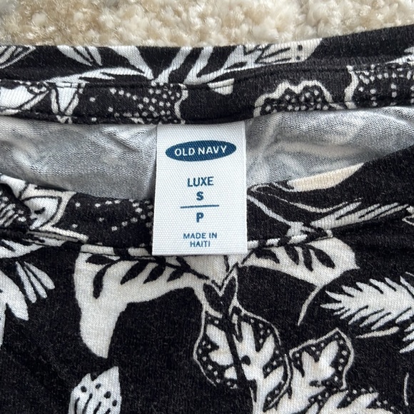 Old Navy Floral T-Shirt - Picture 2 of 3